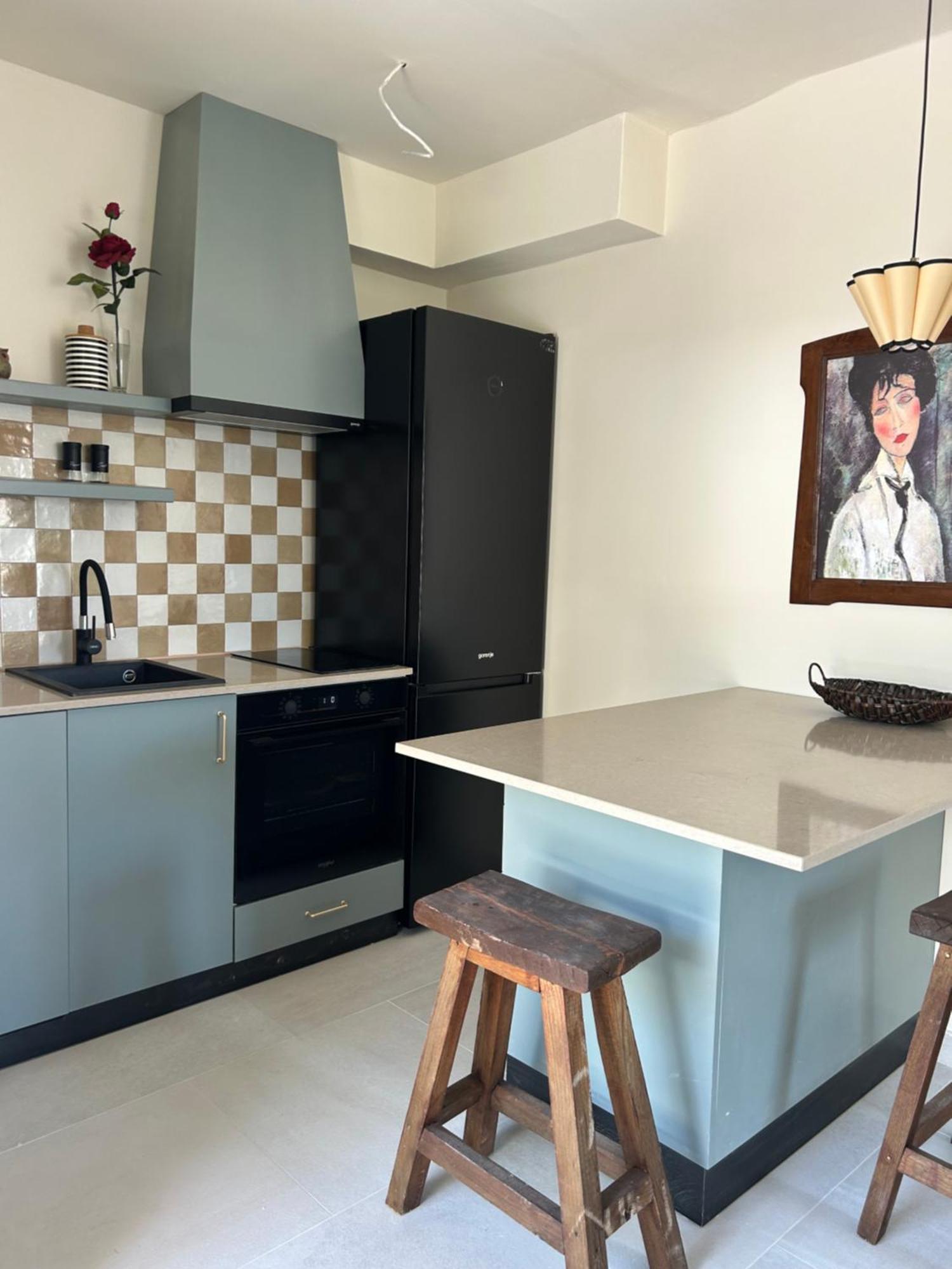 Steps To 3 Bedrooms 2 Bathrooms 2 Kitchens With A Terrace - 2 Parking Spots - Sea View * Sveti Stefan
