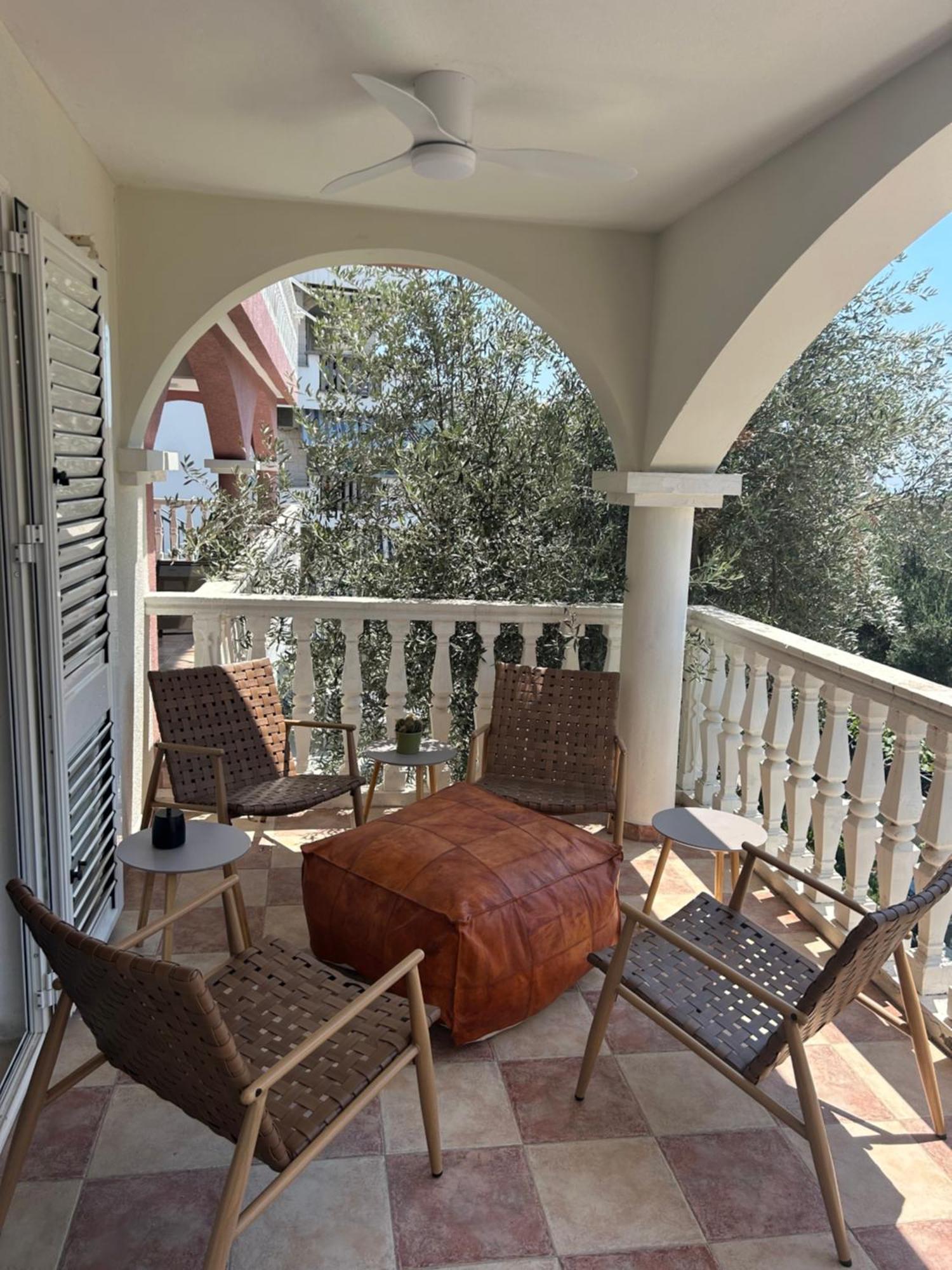 Steps To 3 Bedrooms 2 Bathrooms 2 Kitchens With A Terrace - 2 Parking Spots - Sea View