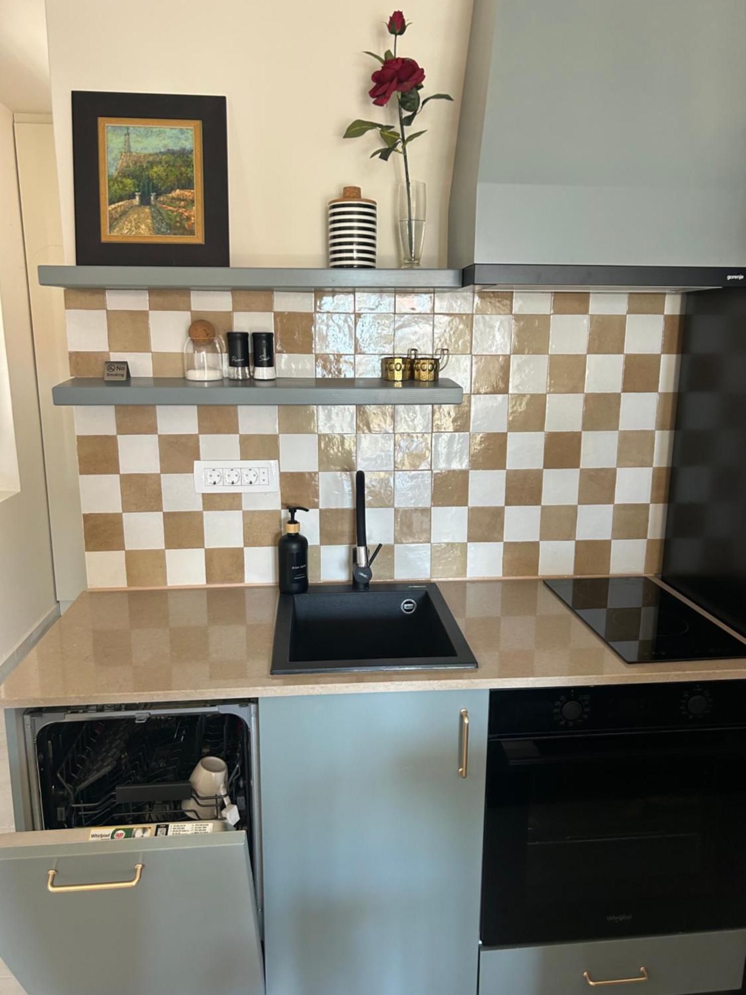 Steps To 3 Bedrooms 2 Bathrooms 2 Kitchens With A Terrace - 2 Parking Spots - Sea View Apartament
